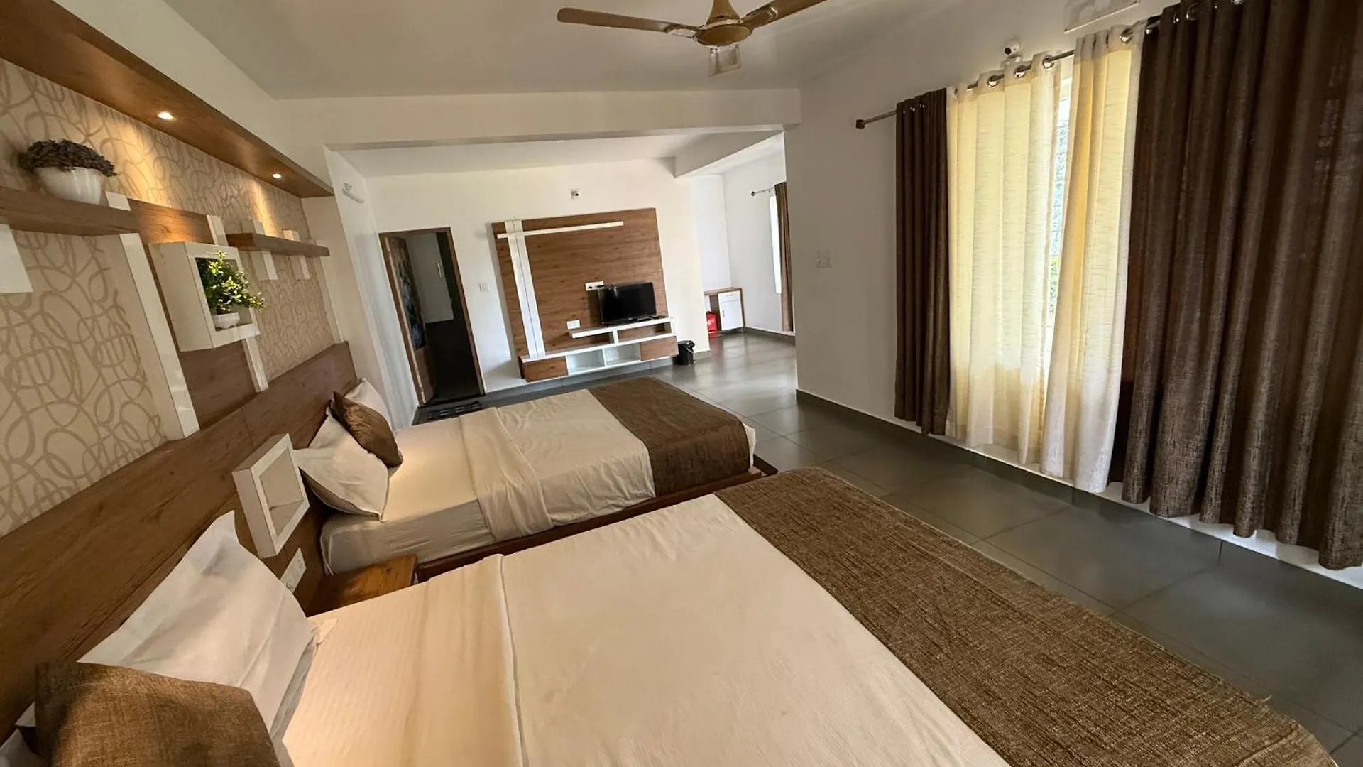Honey Rock Hotel Kanthalloor